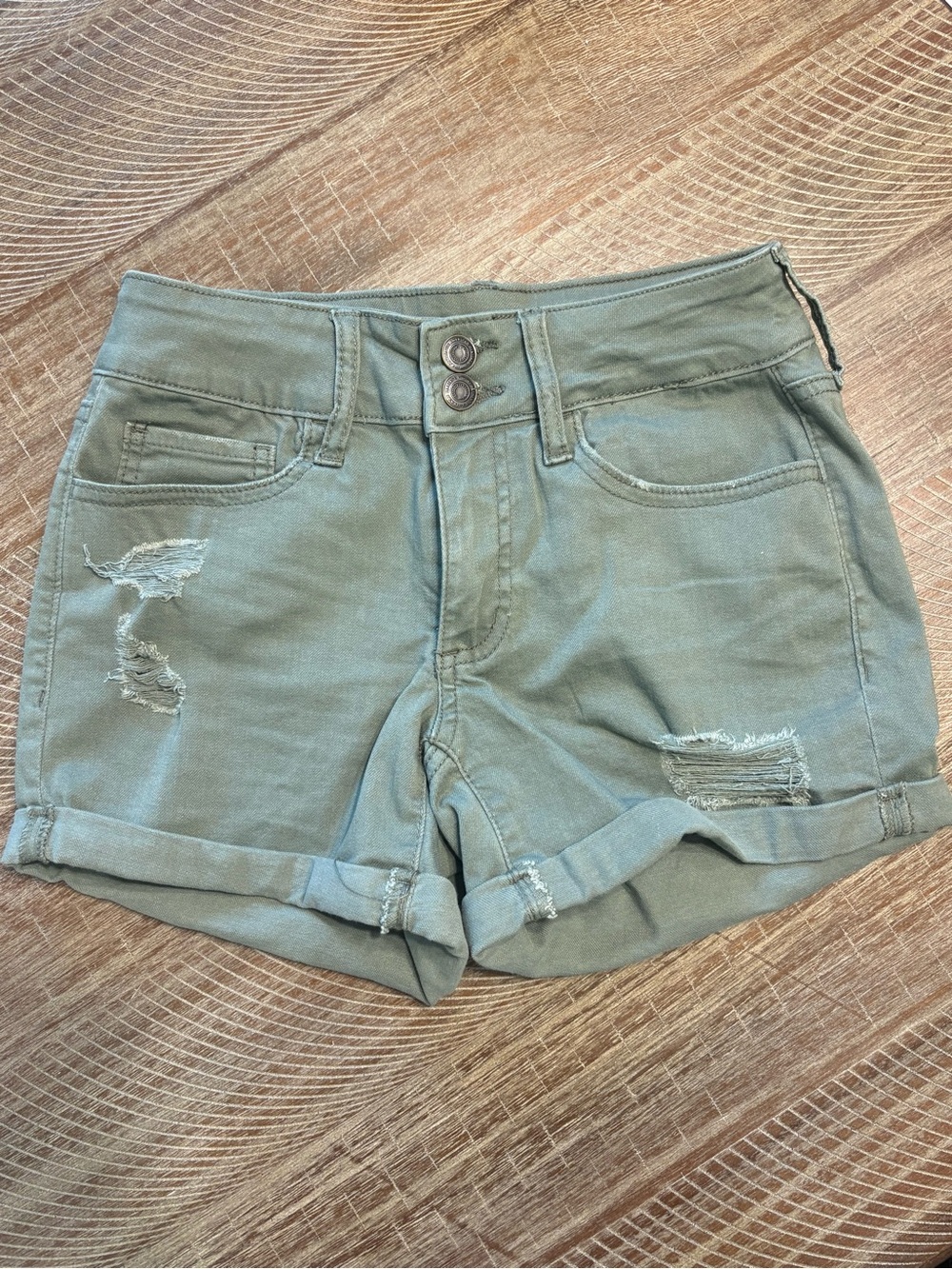 SO Olive Green Distressed Midi Denim Shorts – Size 3